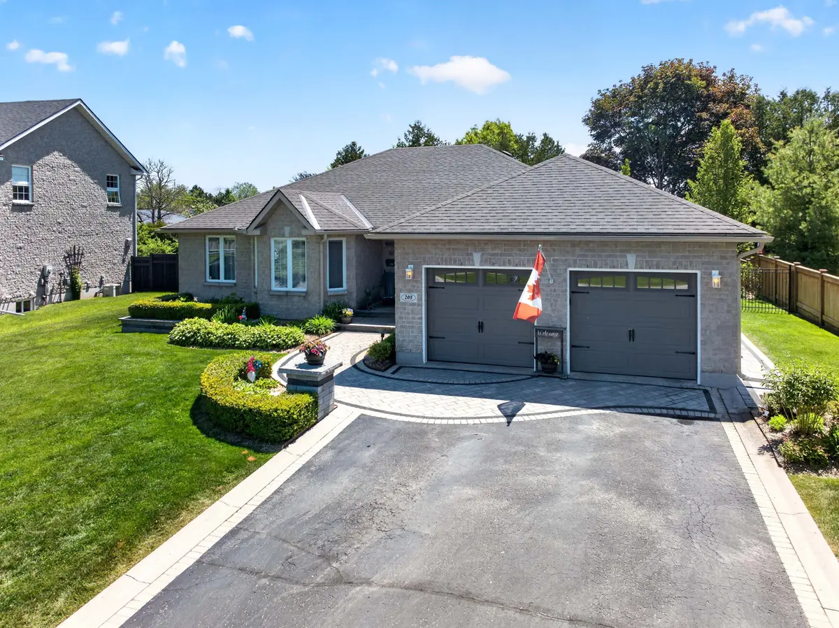 209 Smuggler's Cove DR, Kingston, ON K7M 9C6