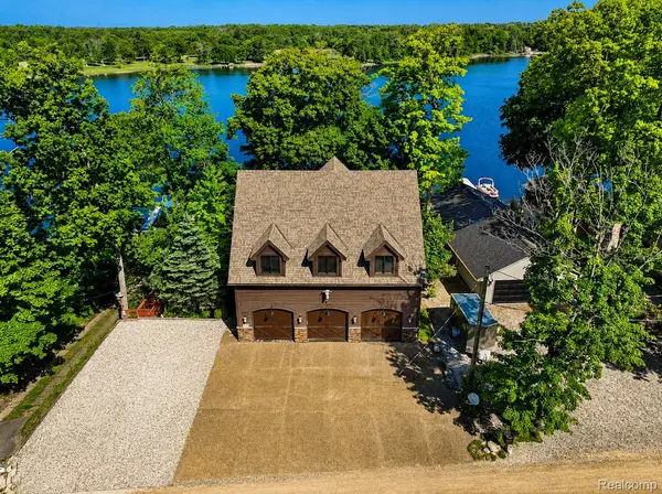 5940 Silver Birch RD, Hadley Township, MI 48462