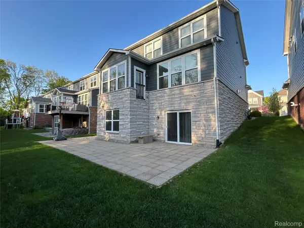 31065 Tremont LN, Beverly Hills Village, MI 48025