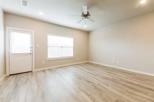 328 Niki Drive, Lewisville, TX 75057