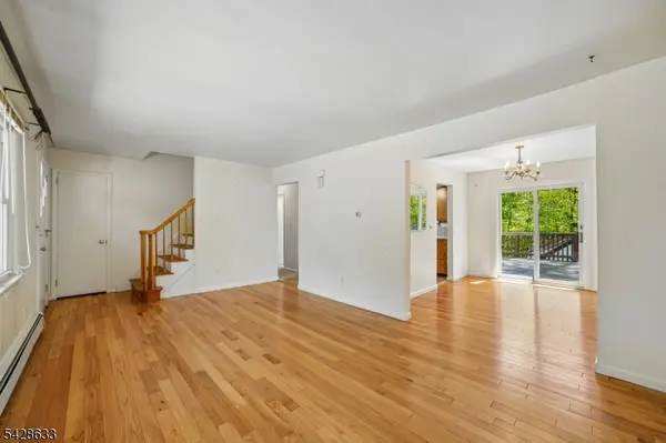 75 W Oakland Ave, Oakland Boro, NJ 07436