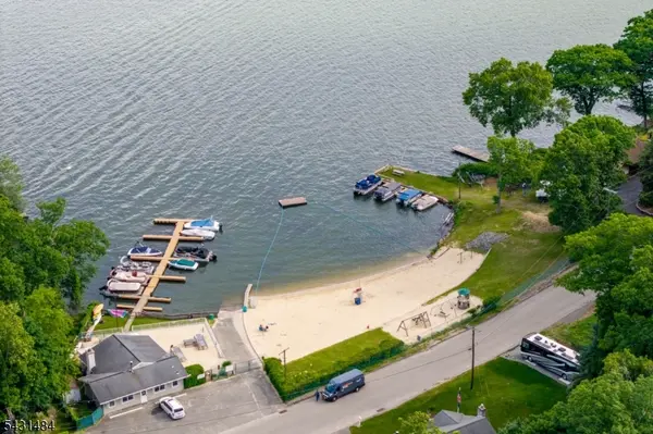 3 Nice Pl, Hopatcong Boro, NJ 07843