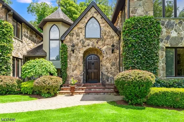 14 Bliss Rd, Mendham Boro, NJ 07945