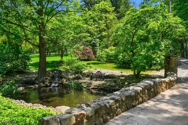 14 Bliss Rd, Mendham Boro, NJ 07945