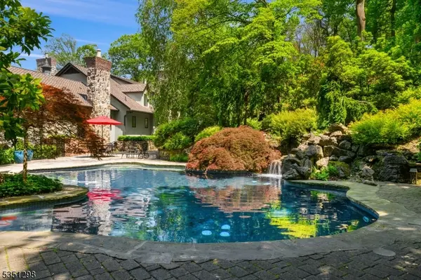 14 Bliss Rd, Mendham Boro, NJ 07945