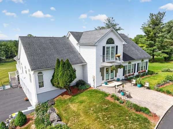 103 Oak Crest Dr, Branchburg Twp., NJ 08853