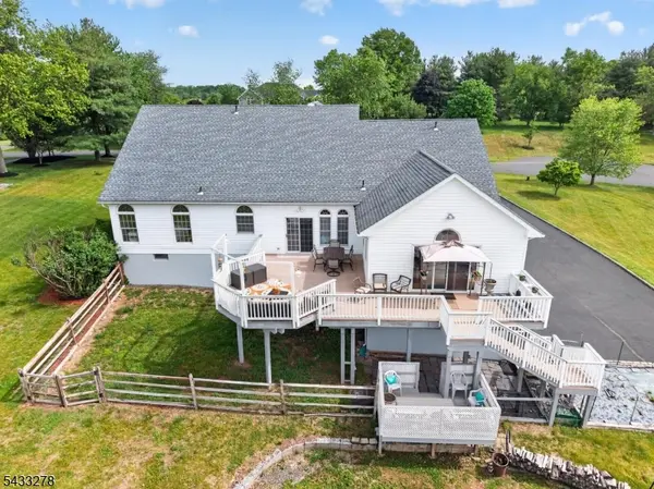 103 Oak Crest Dr, Branchburg Twp., NJ 08853