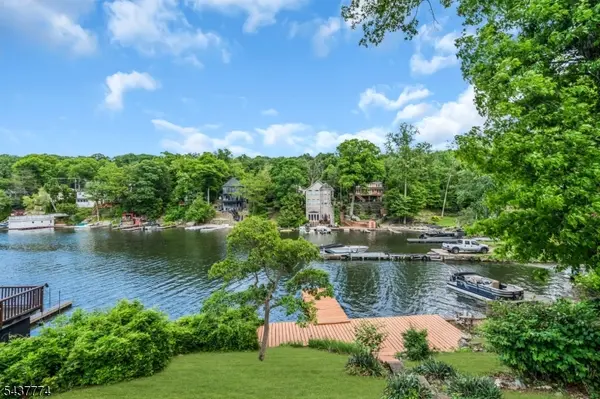209 Squaw Trl, Hopatcong Boro, NJ 07821