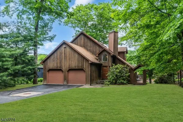 209 Squaw Trl, Hopatcong Boro, NJ 07821