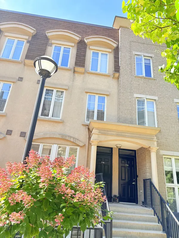 42 Western Battery RD #716, Toronto C01, ON M6K 3P1