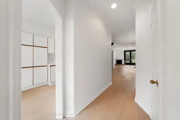 10 Gibson AVE, Toronto C02, ON M5R 1T5
