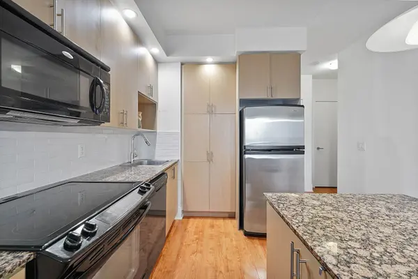 181 Wynford DR #706, Toronto C13, ON M3C 0C6