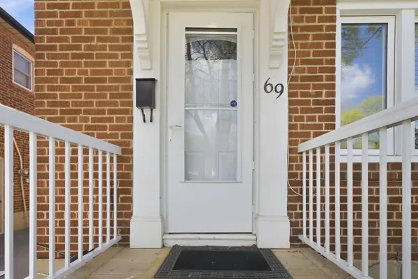 69 Thursfield CRES, Toronto C11, ON M4G 2N4