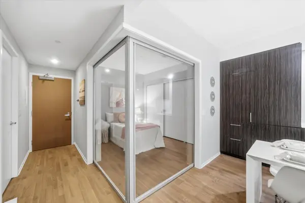 1 Bloor ST E ##313, Toronto C08, ON M4W 0A8