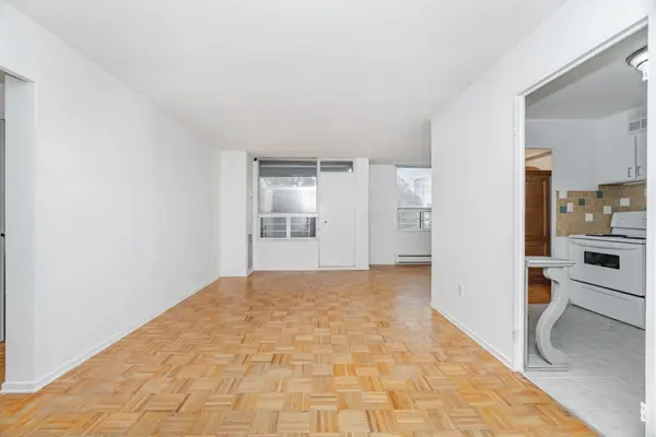 10 Edgecliff Golfway #303, Toronto C11, ON M3C 3A3