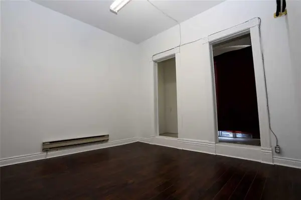 324 Spadina AVE ##B, Toronto C01, ON M5T 2E7