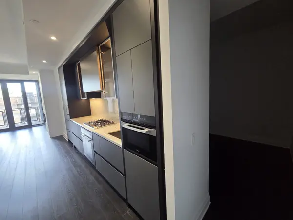 2 Forest Hill RD #407, Toronto C02, ON M4V 2L3