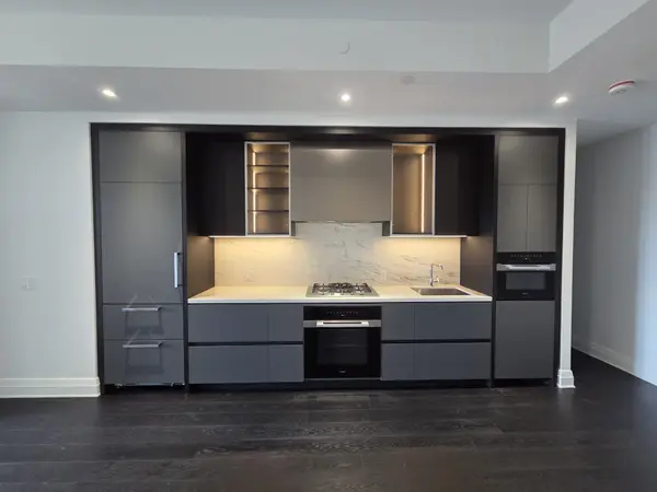 2 Forest Hill RD #407, Toronto C02, ON M4V 2L3