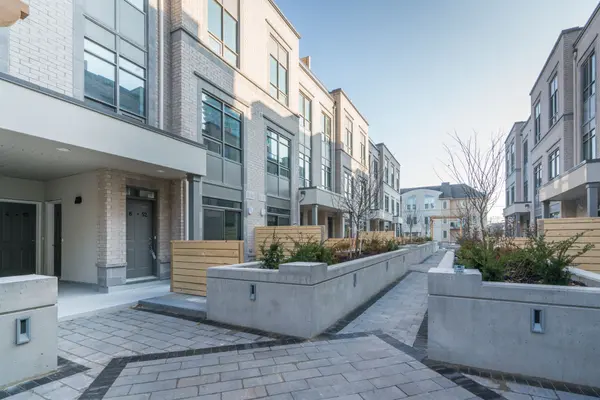 52 Holmes AVE W #5, Toronto C14, ON M2N 0J9