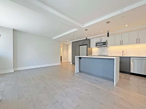 11 Walmer RD #306, Toronto C02, ON M5R 2W9