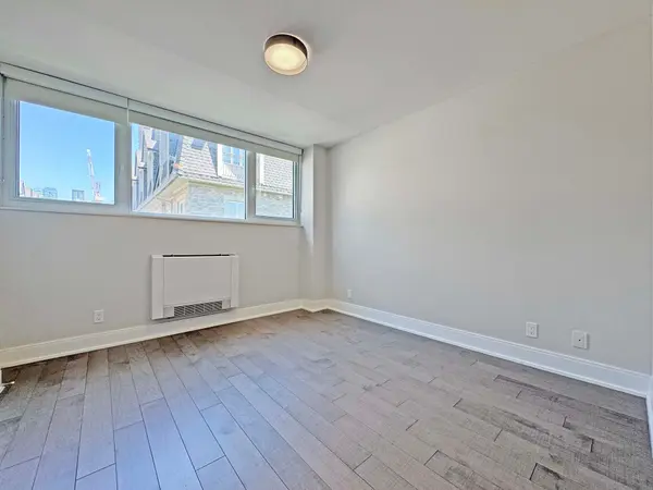 11 Walmer RD #306, Toronto C02, ON M5R 2W9