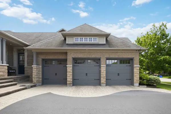 25 Montana CRES, Whitby, ON L1M 0B8