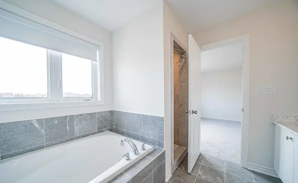 1111 Black Cherry DR, Oshawa, ON L1K 3G5