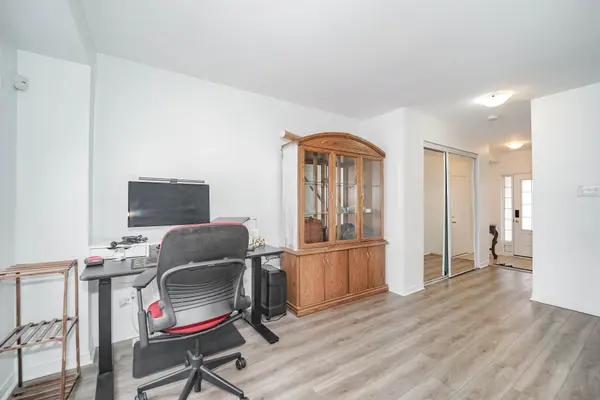 401 Rossland RD E, Ajax, ON L1Z 0M7