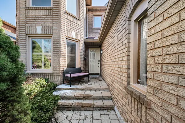 59 Edenbridge DR, Vaughan, ON L4J 7V3