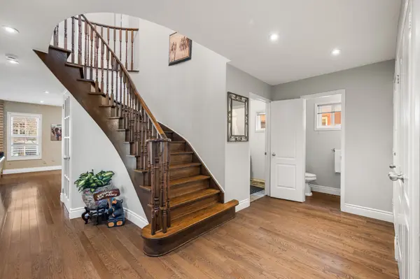 59 Edenbridge DR, Vaughan, ON L4J 7V3