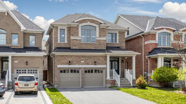 11 Peter Miller ST, Aurora, ON L4G 0W4