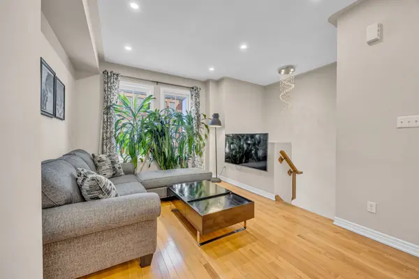 10 Porter AVE W #12, Vaughan, ON L4L 0H1