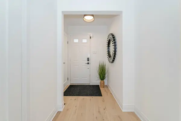 3 New Seabury DR, Vaughan, ON L4K 2B7