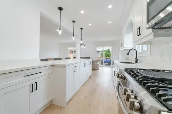 3 New Seabury DR, Vaughan, ON L4K 2B7
