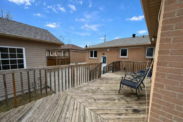 16 Cartier CRES #2, Richmond Hill, ON L4C 2N1