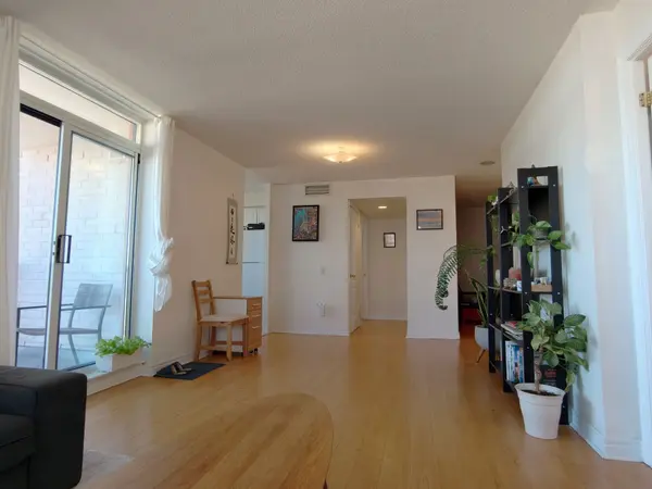 51 Times AVE #702, Markham, ON L3T 7X7