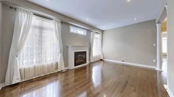 1 Siena DR, Vaughan, ON L4H 3K2