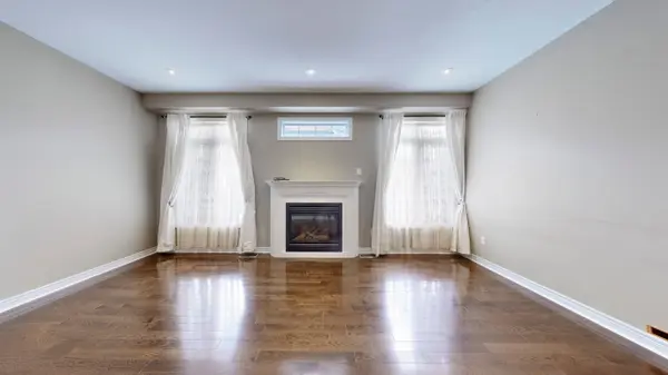 1 Siena DR, Vaughan, ON L4H 3K2