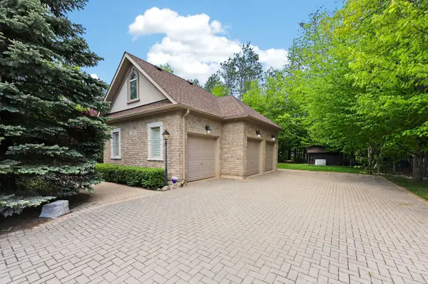 22 Lloyd Cook DR E, Springwater, ON L9X 0H5