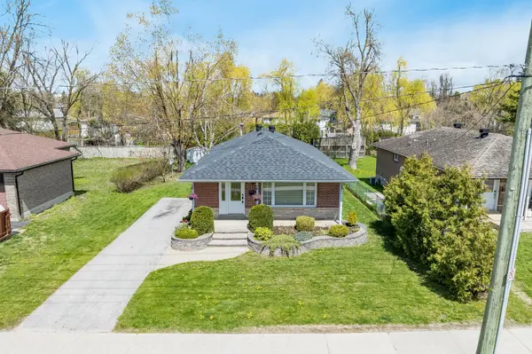 212 Grove ST E, Barrie, ON L4M 2P9