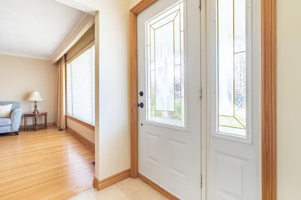 212 Grove ST E, Barrie, ON L4M 2P9