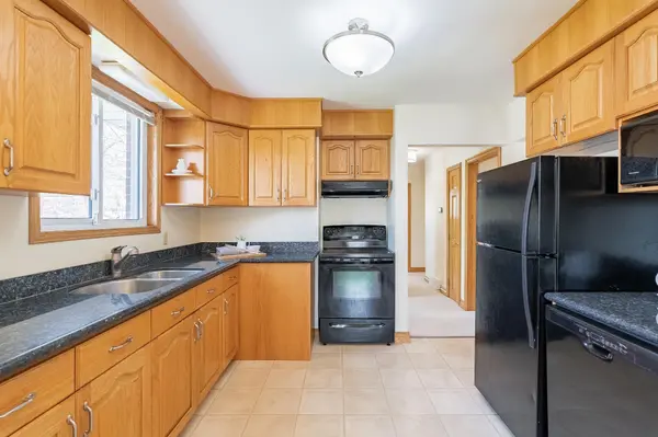 212 Grove ST E, Barrie, ON L4M 2P9