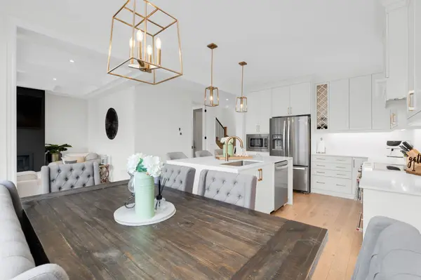 4 Periwinkle RD, Springwater, ON L9X 2E2