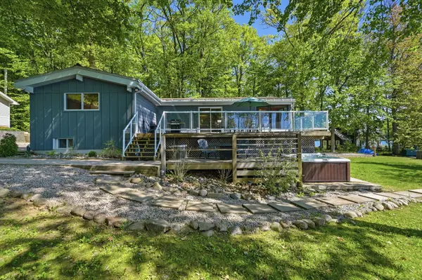 23 Timcourt DR, Tiny, ON L9M 0B9