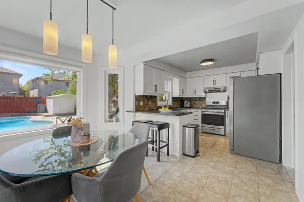 28 Hawkins DR, Barrie, ON L4N 0A6