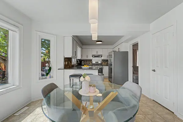 28 Hawkins DR, Barrie, ON L4N 0A6