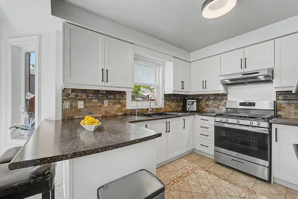 28 Hawkins DR, Barrie, ON L4N 0A6
