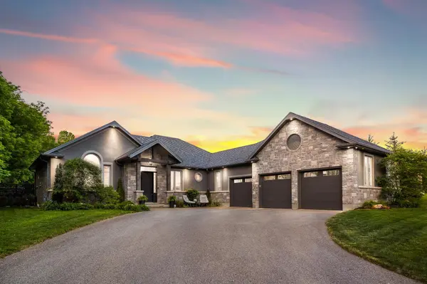 142 Mennill DR, Springwater, ON L9X 0J2