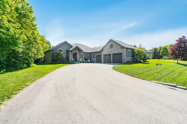 142 Mennill DR, Springwater, ON L9X 0J2