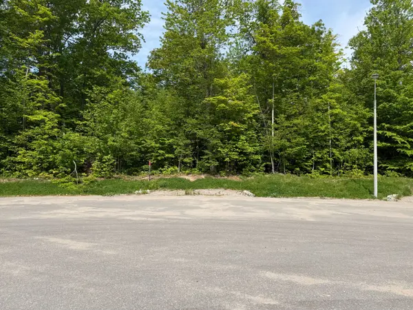 LT 50 Whispering Pine CIR E, Tiny, ON L9M 0C2
